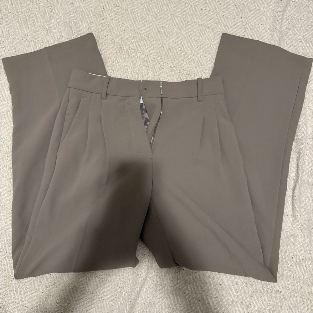Aritzia The Effortless Pant